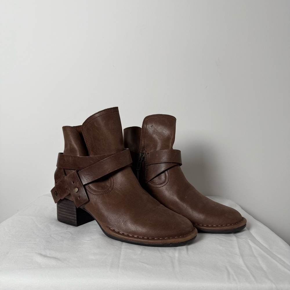 UGG Chestnut Ankle Boots with Zipper